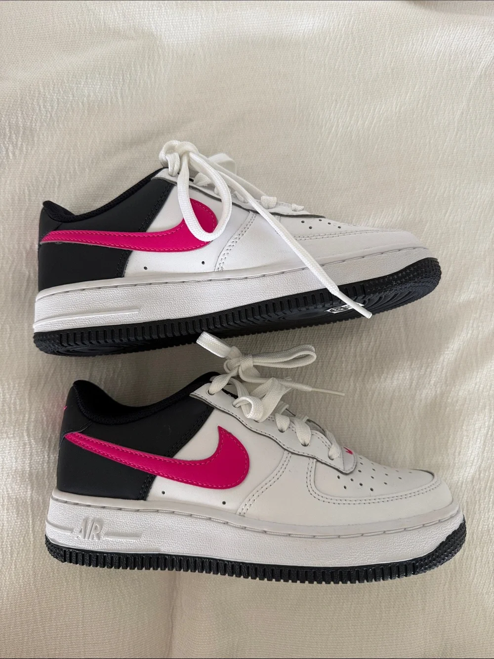 Nike Kids White, Black & Hot Pink Low-Top Sneakers